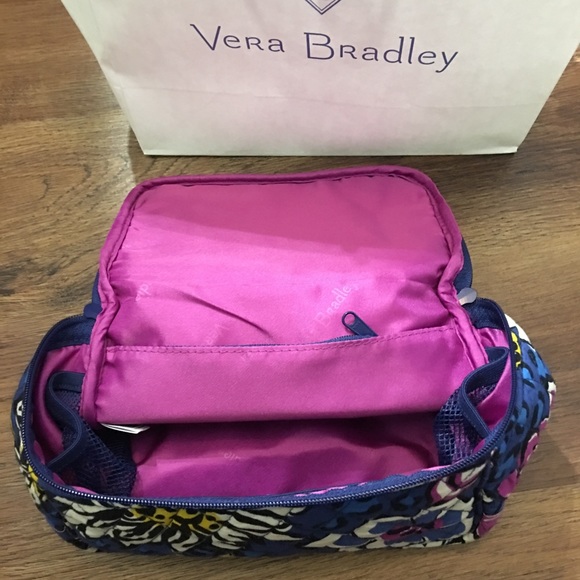 Vera Bradley Handbags - NWOT Vera Bradley cosmetics case
